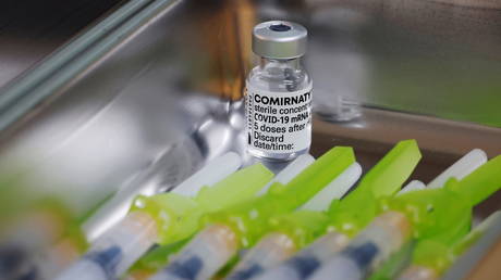 Doses of the Pfizer-BioNTech coronavirus disease (Covid-19) vaccine (FILE PHOTO) © REUTERS/Kim Hong-Ji
