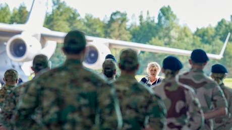 FILE PHOTO. Norway's Prime Minister Erna Solberg speaks to Norwegian combat soldiers, Oslo, Norway. © Reuters / Fredrik Hagen