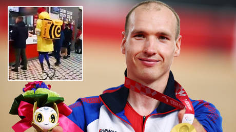 Delivering gold: Star who funded Paralympics trip with food courier job storms to world record glory before anthem farce (VIDEO)