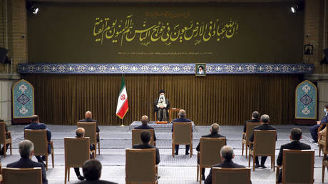 Ayatollah Ali Khamenei meeting with Ebrahim Raisi and his cabinet. ©KHAMENEI.IR / handout via AFP