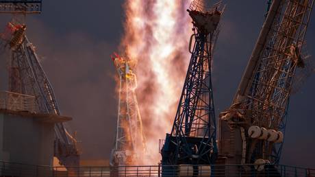 FILE PHOTO. Soyuz-2.1b rocket booster with the Fregat upper stage and 36 UK OneWeb communications satellites blasts off from the Vostochny Cosmodrome, Amur region, Russia. © Sputnik