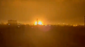 Israeli airstrikes & heavy blasts hit Gaza after border clashes with IDF troops (VIDEOS)