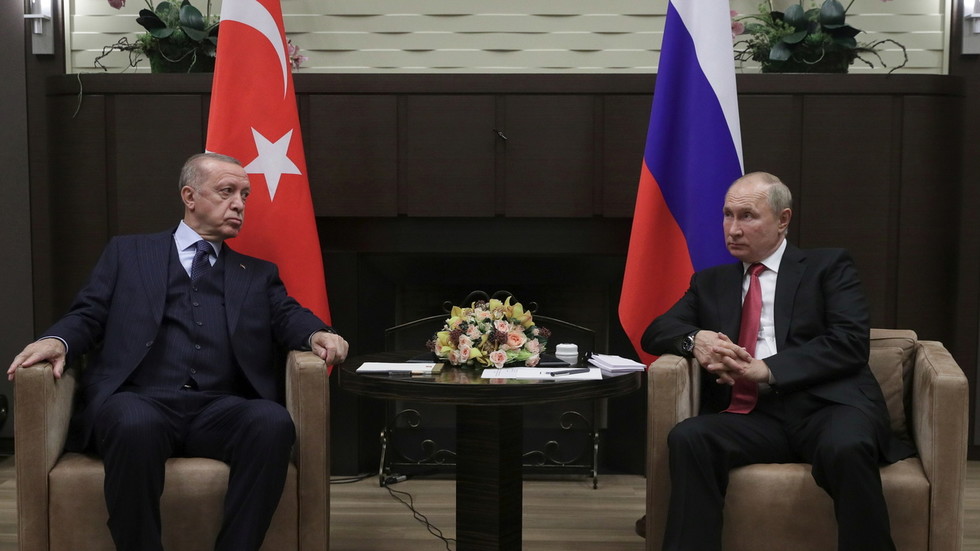 Putin & Erdogan all smiles in Sochi after Turkish leader voiced frustration with Biden & declared intent to move closer to Russia