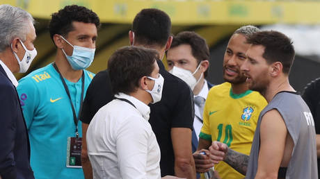 Lionel Messi and Neymar both appeared disappointed by the Brazil v Argentina suspension. © Reuters