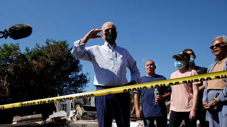 Joe Biden delivers remarks during his tour of a neighborhood affected by Hurricane Ida in Manville, New Jersey, September 7, 2021 © Reuters / Elizabeth Frantz