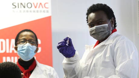 The launch of the South African leg of a global Phase III trial of Sinovac's coronavirus disease (Covid-19) vaccine in children and adolescents, in Pretoria, South Africa, September 10, 2021. © REUTERS/Siphiwe Sibeko