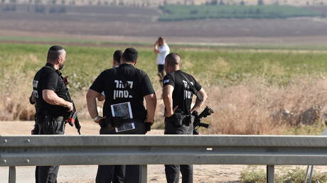 4 Palestinian militants captured by police after escaping from Israeli prison by tunnel earlier this week, 2 remain at large