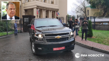 Car of the US Ambassador to Moscow, John Sullivan. © RIA; (inset) Russian Foreign Minister Sergey Lavrov. © Sputnik