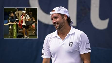 Ballache: US star Sandgren disqualified for striking judge&rsquo;s backside &ndash; moments after player got &lsquo;hit in the nuts&rsquo; (VIDEO)