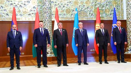 (L) Armenia's Prime Minister Nikol Pashinyan, Belarus' President Alexander Lukashenko, Tajikistan's President Emomali Rahmon, Kazakhstan's President Kassym-Jomart Tokayev, Kyrgyzstan's President Sadyr Zhaparov, and CSTO Secretary General Stanislav Zas. © Sputnik