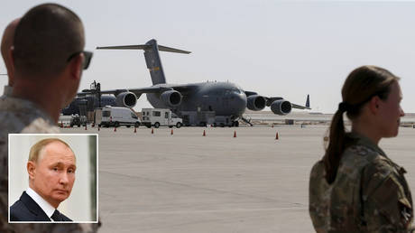 US military officers stand near U.S. Air Force planes, which were used to evacuate people from Afghanistan, at Al Udeid airbase in Doha, Qatar, September 4, 2021. © REUTERS/Hamad I Mohammed; (inset) © Sputnik/Mikhail Voskresensky