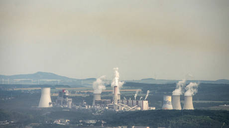 The Polish coal-fired power plant Turow is seen from a hill near Vitkov village in the Czech Republic on June 28, 2021. © AFP / Michal Cizek
