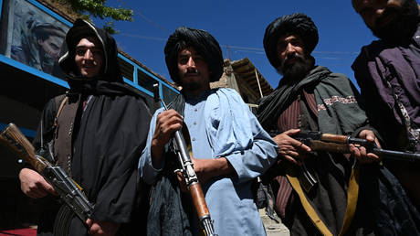 Taliban fighters in Khenj district, Panjshir Province on September 15, 2021. © AFP / Wakil Kohsar