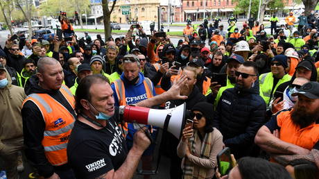 An official addresses construction workers protesting work-related Covid-19 restrictions outside the Construction, Forestry, Maritime, Mining and Energy Union headquarters, in Melbourne, Australia, September 20, 2021. Reuters/AAP Image/James Ross