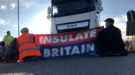 FILE PHOTO. Members of Insulate Britain protest on M25 Motorway, Britain September 15, 2021. © Reuters / Insulate Britain