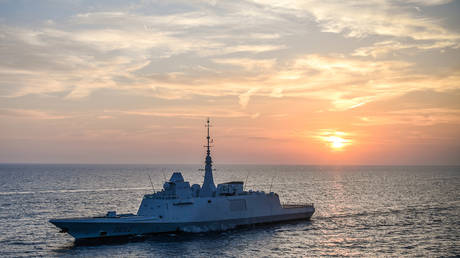 A French frigate FS Provence (D652) is seen from a helicopter off the coast of Toulon, France, November 14, 2018. © Reuters / Christophe Simon