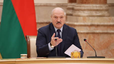 Belarusian President Alexander Lukashenko attends a meeting of the Constitutional Commission in Minsk, Belarus September 28, 2021. © Maxim Guchek/BelTA/Handout via REUTERS