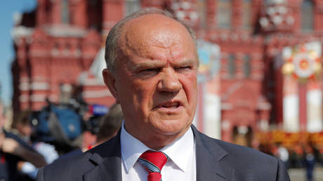 FILE PHOTO: Leader of the Russian Communist Party Gennady Zyuganov is seen in Red Square before the Victory Day Parade in Moscow, Russia June 24, 2020. © REUTERS/Maxim Shemetov