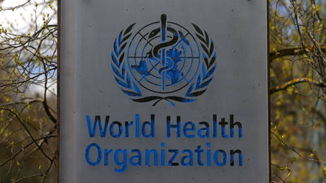 FILE PHOTO: A logo is pictured outside a building of the World Health Organization (WHO) during an executive board meeting on update on the coronavirus disease (COVID-19) outbreak, in Geneva, Switzerland, April 6, 2021. © REUTERS/Denis Balibouse