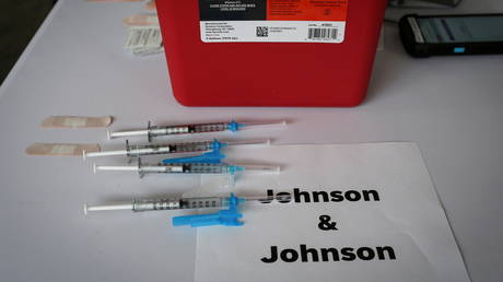 Doses of Johnson & Johnson coronavirus vaccines are seen in a mass vaccination site. © Reuters / Marco Bello