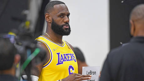 LeBron James spoke about his vaccine status this week. © USA Today Sports