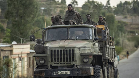 Ethiopian government soldiers ride in the back of a truck on a road leading to Abi Adi, in the Tigray region of northern Ethiopia. (FILE PHOTO) © AP Photo/Ben Curtis