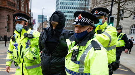 FILE PHOTO: Police officers detain a demonstrator during a protest against a new proposed policing bill in Manchester, Britain, March 27, 2021 © Reuters / Phil Noble