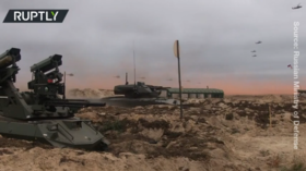 روسیه ربات‌های جنگی را معرفی می‌کند که می‌توانند تانک‌ها را بدون به خطر انداختن سربازان به عنوان بخشی از بازی‌های نظامی مقیاس بزرگ در غرب سرنگون کنند.