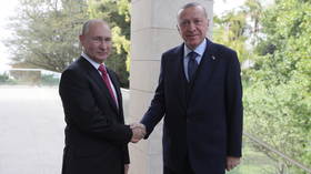 Putin & Erdogan all smiles in Sochi after Turkish leader voiced frustration with Biden & declared intent to move closer to Russia