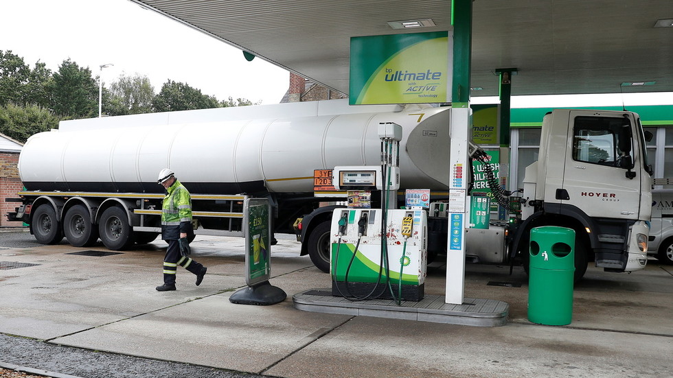 British army to start delivering fuel to pumps next week, amid claims gas shortage ‘under control’ to quell panic buying