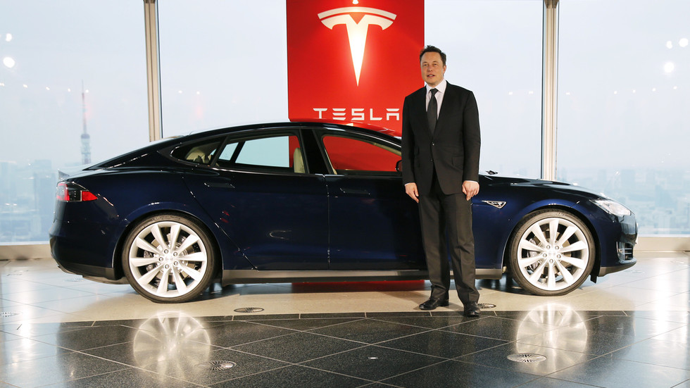 <div class=__reading__mode__extracted__imagecaption>FILE PHOTO. Tesla Motors Inc Chief Executive Elon Musk poses with a Tesla Model S electric car in Tokyo. © Reuters / Toru Hanai 