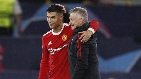 ‘How can you answer that?’ Solskjaer responds to claims that Ronaldo told him how to manage Man Utd (VIDEO)