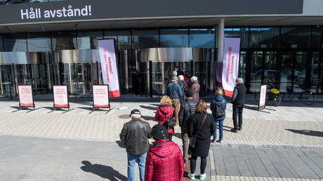 Bring a friend and get a present! Switzerland incentivizes citizens to convince acquaintances to get Covid jab