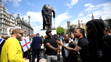 FILE PHOTO: Demonstrators argue during a Black Lives Matter protest by the Winston Churchill statue in Westminster, London, June 9, 2020 © Reuters / Toby Melville