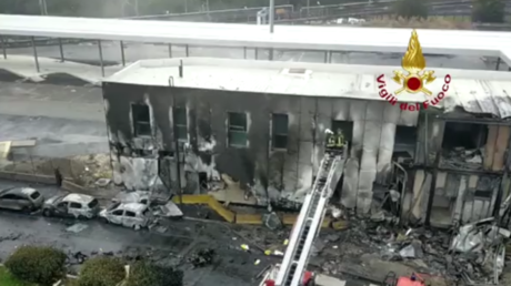 Light plane crashes into building in Milan, killing eight on board (VIDEOS)