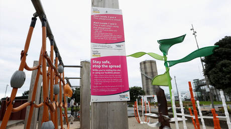 A sign in a closed playground in Auckland, New Zealand, August 2021. © Fiona Goodall / Reuters