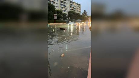 Flooding is seen in Marseille, France, October 4, 2021, in this still image obtained from a social media video. © Twitter/@othmanenaimi/via REUTERS