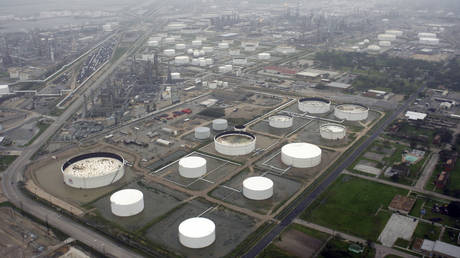 Massive oil spill at Texas refinery causes road closure, but authorities say &lsquo;no danger&rsquo; to public (VIDEO)