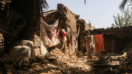 Earthquake kills at least 20 in Pakistan, injures 300 and destroys hundreds of homes, death toll expected to rise