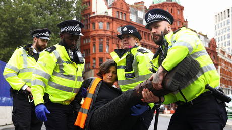 Insulate Britain causes chaos by blocking traffic on major UK roads, demands PM Johnson be tried for treason