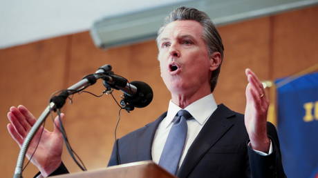 California Governor Gavin Newsom speaks during a campaign rally in San Francisco, California, September 14, 2021 © Reuters / Brittany Hosea-Small