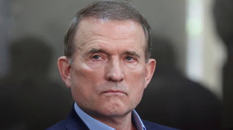 FILE PHOTO: Viktor Medvedchuk, leader of Opposition Platform - For Life political party, attends a court hearing in Kyiv, Ukraine May 13, 2021. © REUTERS / Serhii Nuzhnenko