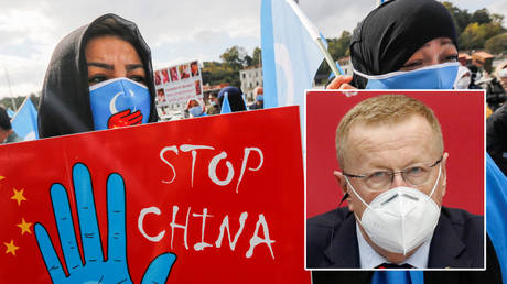 IOC chief John Coates (right) and protests in China against alleged human rights abuses © Dilara Senkaya / Reuters | © Rodrigo Reyes Marin / Reuters