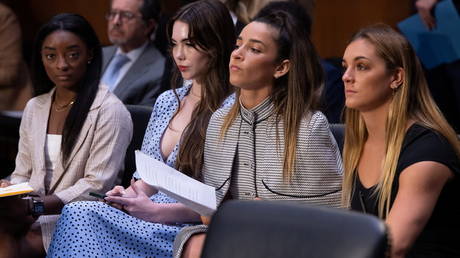 Simone Biles (left) testified to the Senate © Saul Loeb / Reuters