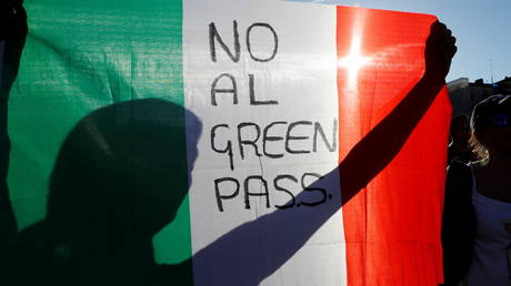 FILE PHOTO. Protesters demonstrate against the Green Pass plan (health pass) in Rome, Italy. © Reuters / Remo Casilli