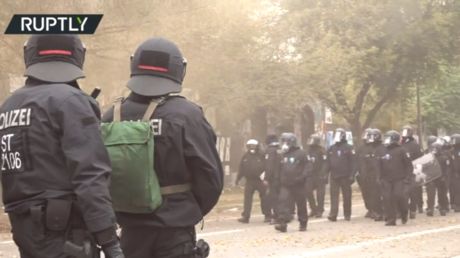 Medieval-style siege in central Berlin: German police move to evict iconic left-wing Kopi trailer camp (VIDEO)