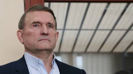 Ukrainian opposition leader rejects Zelensky suggestion to escape prosecution & leave for Moscow, denying he is Russian citizen