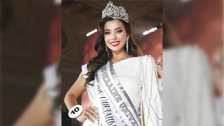 Miss Ukraine lashes out at critics angry at her for speaking Russian, beauty queen explains that she hasn&rsquo;t learned Ukrainian
