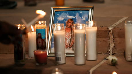 Vigil for cinematographer Halyna Hutchins in Albuquerque. © Reuters / Kevin Mohatt