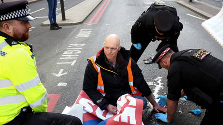 Eco-activists Insulate Britain at it again, as they blockade major London streets after 10-day pause in protests (VIDEOS)